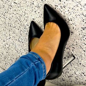 Jessica Simpson Black Pumps